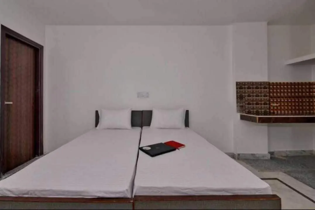 Hotel O Pop Royal Guest House Near Omaxe Celebration Mall Gurgaon