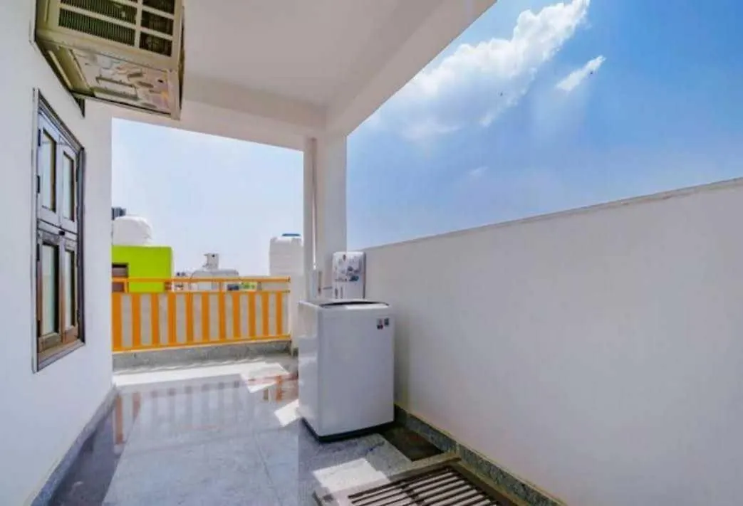 Hotel O Pop Royal Guest House Near Omaxe Celebration Mall Gurgaon